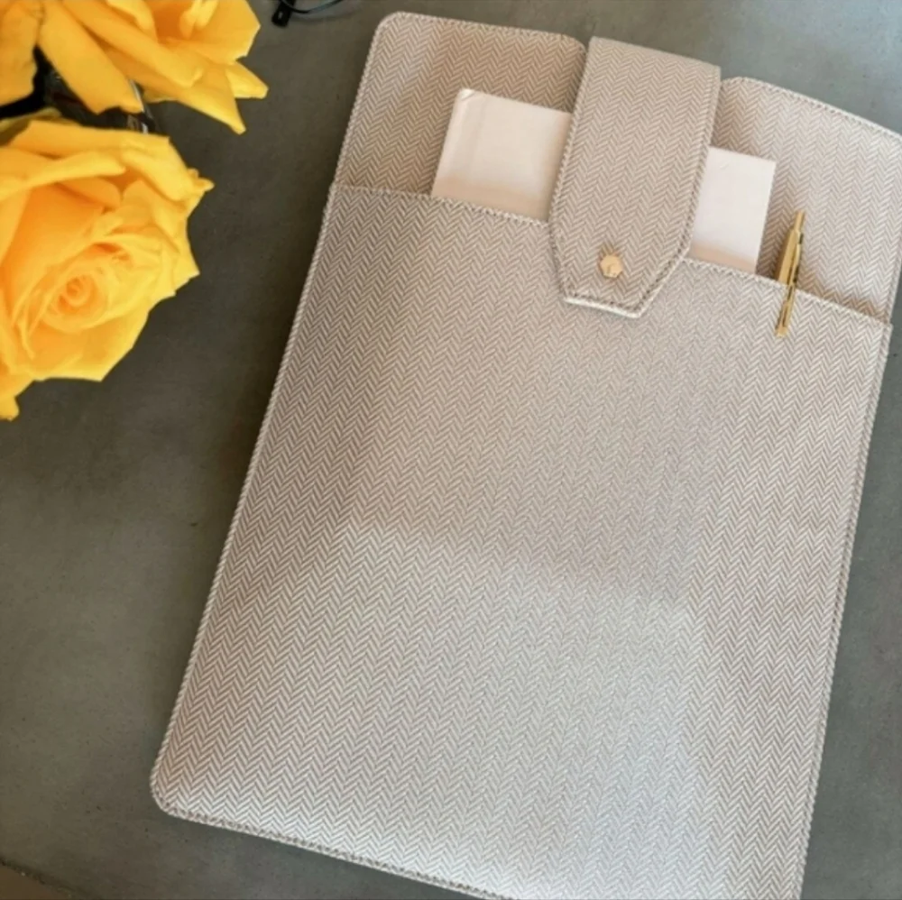 NWT Lindsay Albanese Limited Edition Daily Laptop Clutch